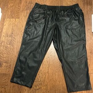 NWOT scoop faux leather pull on crop pant